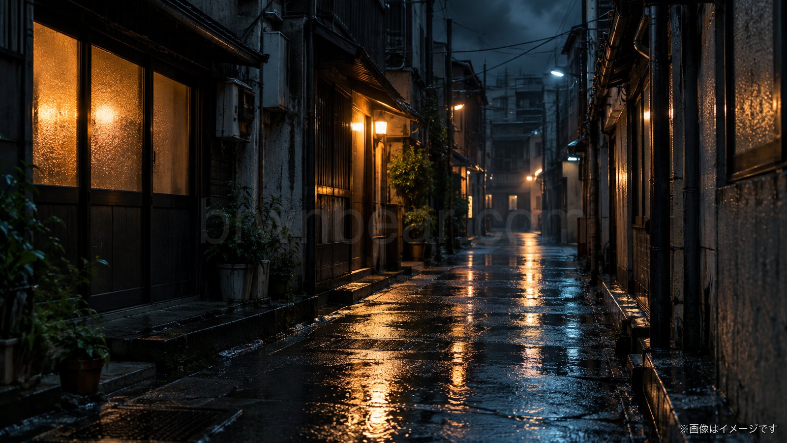 雨の夜の裏路地のイメージ